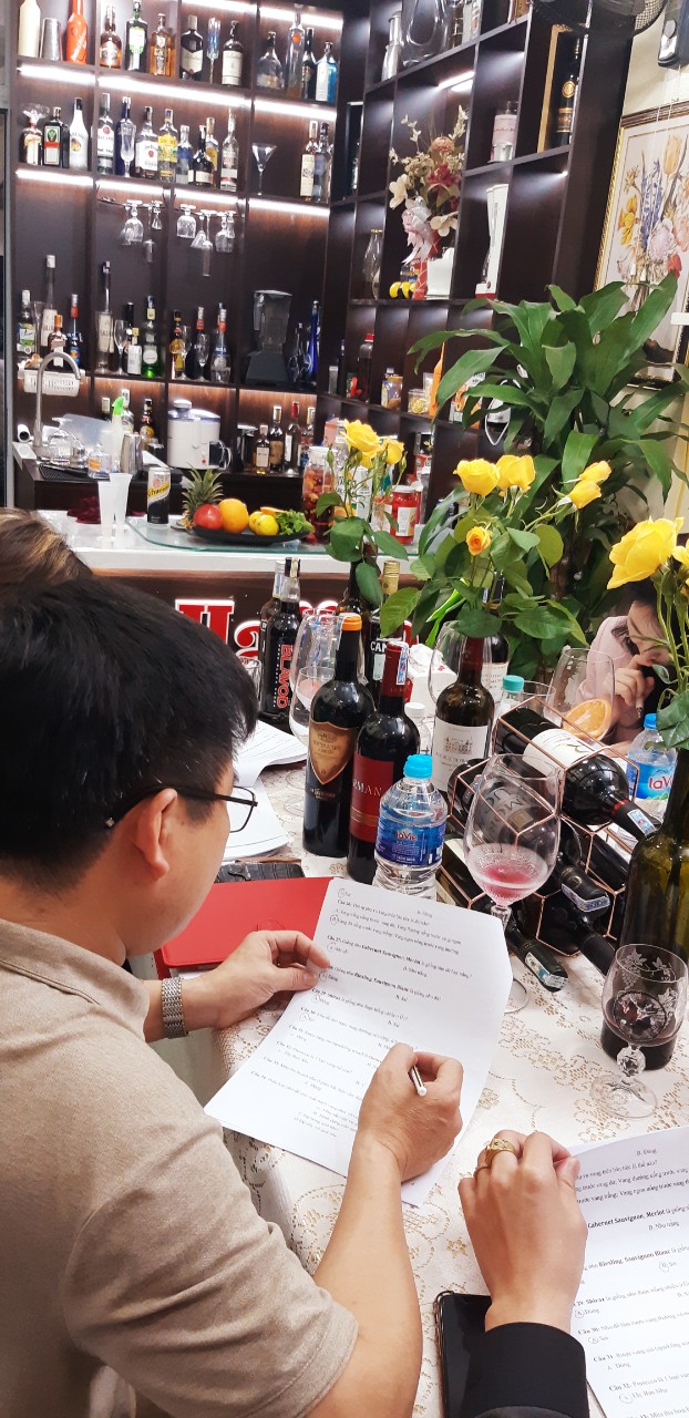 Khóa học tìm hiểu, thực hành về rượu vang & cocktail Vang